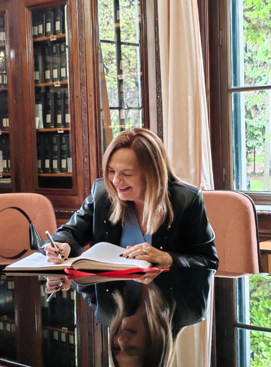 Firma libro hogar espanol